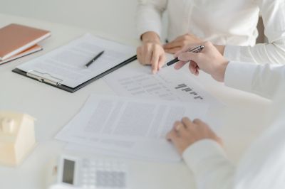 A Car Crash Lawyer Assists in Gathering Evidence!